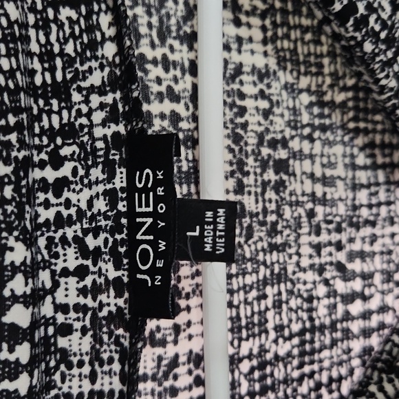 Jones NY Womens blouse size Large black and white design - Picture 2 of 4